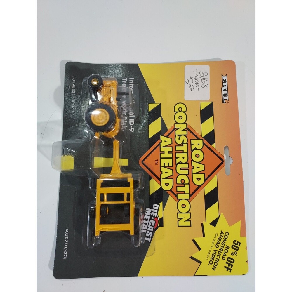 NIP Ertl 4376 Die Cast 1/64 Road Construction Ahead International ID-9 w/Disk